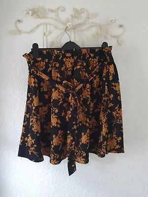 £5 • Buy Shein Plus Black And Gold Floral Skater Skirt Size 2XL
