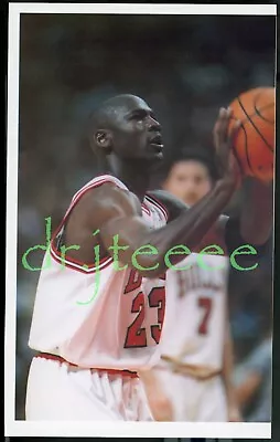 5 X 8 1/2 Michael Jordan CHICAGO BULLS - Original Basketball Photo • $9.99