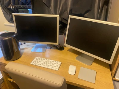 £500 • Buy 2013 Apple Mac Pro 3.5GHz E5 6 Core + 2 Apple Cinema Displays 20 