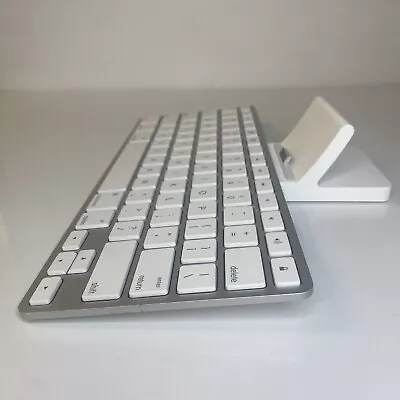 Apple Wired Keyboard With Dock A1359 • $6.25