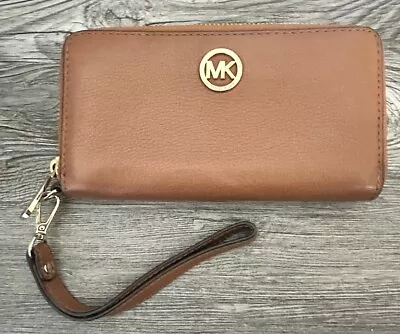 Michael Kors Wristlet Wallet • $25