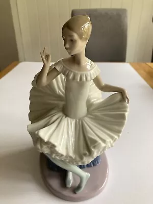 LLADRO NAO RARE 1983 RETIRED Slightly Broken Finger See Pic SITTING BALLERINA • £60