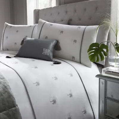 Laurence Llewelyn Bowen  Midnight At The Oasis White Kingsize Duvet Set. • £38