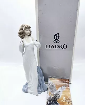 Lladro Anticipation 12  Porcelain Figurine 6608 Woman With Flowers In Box  • $229.95