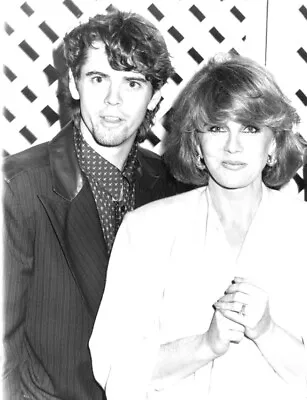 Ann-Margret C Thomas Howell 7x9 Original Photo #U8674 • $6.29