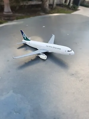  1:400 Scale Diecast Model Air New Zealand A320 Commercial Airliner   • $14.99