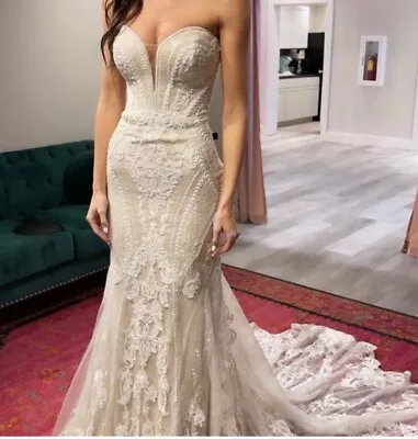 Absolutely SEXY GORGEOUS Wedding Gown Size 12 Used White • $300
