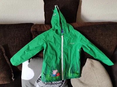 £3 • Buy Regatta George Pig Shower Coat 110-116 CM