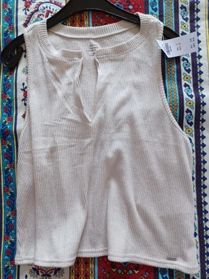$3.71 • Buy GILLY Hicks Cropped V-neck Vest Top