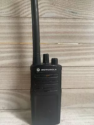 MOTOROLA RMV2080BHLAA 8 CHANNEL WALKIE TALKIE 2-WAY BUSINESS No Talk Button • $53.91