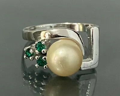 9K Solid White Gold W/ Pearl & Green Stone Ring Size O  -  7 • $268