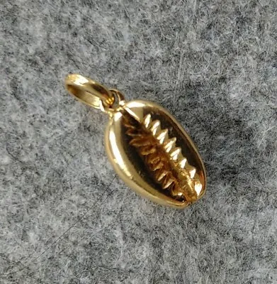 LINKS OF LONDON 18ct Yellow Gold Cowrie Shell With Small Diamond Charm. 18K 750 • £268