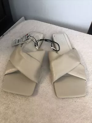 Zara Winter White Leather Crisscross Strap Flat Sandal Size 40/US 9 NWT • $27.90