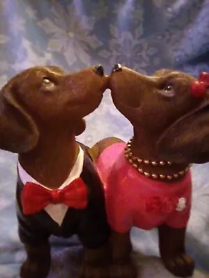 ADORABLE Kissing Dachshunds Valentines Day Decoration Statue Figurine Resin NEW • $19.99