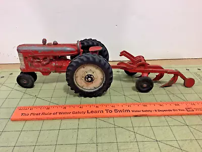 1/16 Vintage Hubley Farmall Tractor & 3 Bottom Plow NO RESERVE • $17.95