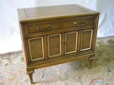 Vintage 1960's Mastercraft Nightstand/End Table; Walnut & Burl Veneers • $395