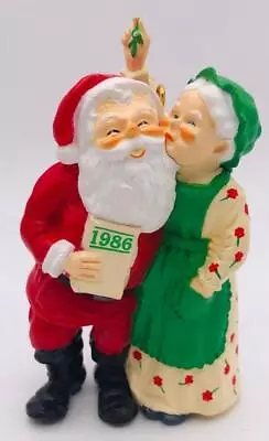 1986 Mr And Mrs Claus Hallmark Ornament Merry Mistletoe Time • $8.95