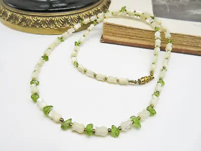 Vintage White Mother Of Pearl Tulip Green Peridot Bead Necklace OO61 • $17.84