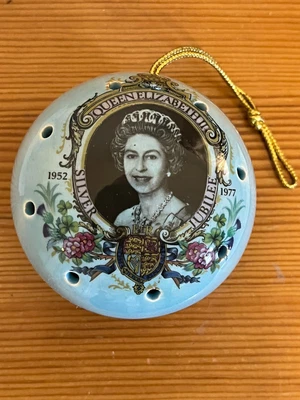 £1.65 • Buy Vintage Queen Elizabeth II Silver Jubilee 1977 Pottery Ceramic Pomander - Blue