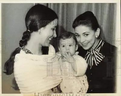 1972 Press Photo Dame Margot Fonteyn Mrs. Luis Fuente & Daughter Victoria • $13.88