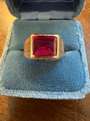 Vintage 10K Solid Yellow Gold/Red Gemstone Men's Ring 5.9 Grams Size 8.5 • $152.50