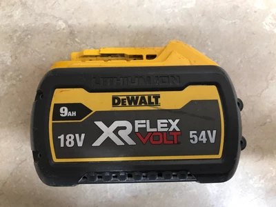 £34.99 • Buy Dewalt 9ah 18v Xr Flex Volt 54v Battery  Shows One Light But Faulty Won’t Charge