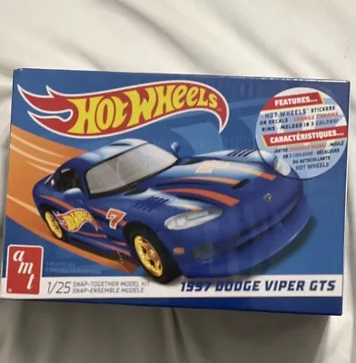 AMT 1/25 Scale 1997 Hot Wheels Dodge Viper GTS Snap Together Plastic Model Kit • $29.99