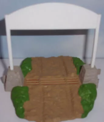 1/64 Ertl Farm Country Entrance With Sign • $6