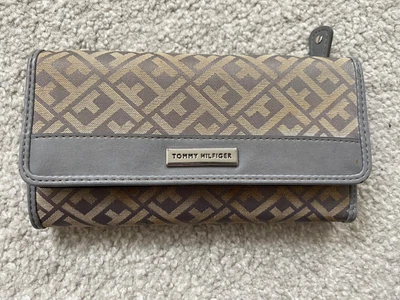 £2.99 • Buy Tommy Hilfiger Tri Fold Purse Wallet 