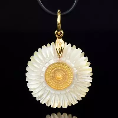 Flower Pendant Mother-of-Pearl & Vermeil Gold-plated Over Sterling Silver 6.83 G • $58