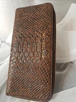 Michael Kors Mocha/Brown Leather Zip Around Wallet • $40