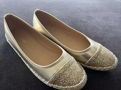 Wanted Women's Size 8 Zeal Gold Metallic Glitter Trim Espadrille Flats • $4.99