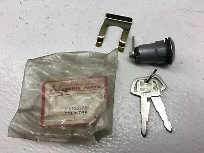 $18 • Buy Mopar Mitsubishi NOS 1984 Dodge Colt Door Lock Cylinder & Keys MB105278