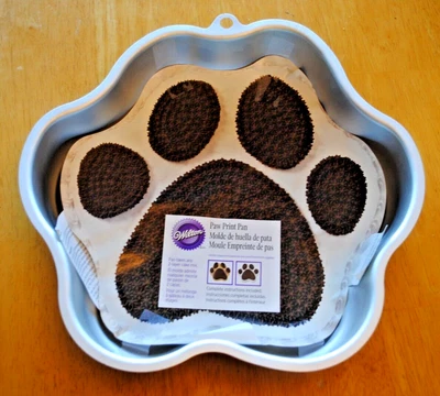 $14.99 • Buy Wilton Cake Pan Dog Paw Print With Instructions 2015