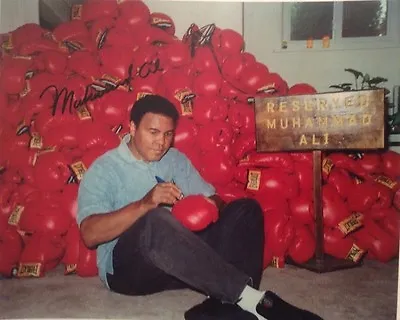 Muhammad Ali 5 X7  Signed Photo  Signing Gloves  Glossy Reprint Copy • $15.99