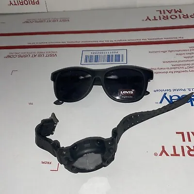 Levis Sunglasses • $13.75