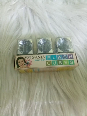 $6.99 • Buy Vintage Blue Coat Blue Dot Flash Cubes GE Sylvania Camera Photography