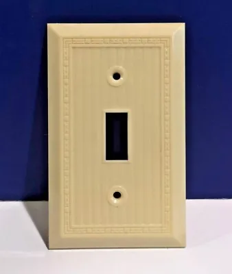 IVORY Sierra Vintage 1-Gang TOGGLE Light Switch WALL PLATE Ribs LEVITON NEW A-P • $5.95