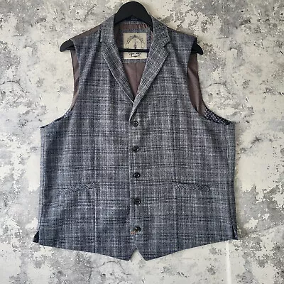 Mens Cavani Grey Check Waistcoat Vest 50R Collared Button Paisley Lining • £21.95