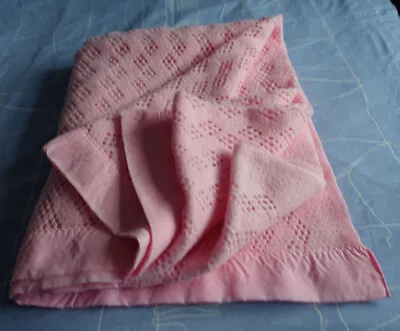 Vintage Pink Acrylic Cellular Large Lightweight Blanket/Throw/Bedspread • £7.99