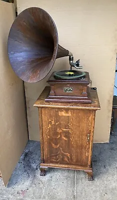 Victor V Oak Phonograph With Spear Tip Horn And Record Cabinet • $4895