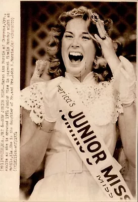 LD333 1974 AP Wire Photo KAREN ANN MORRIS CROWNED AMERICA'S JUNIOR MISS PAGEANT • $20