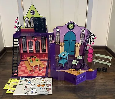 RARE HTF 2012 Monster High Fold-Up MONSTER HIGH SCHOOL PLAYSET /MANY ACCESSORIES • $99.99