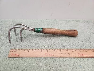 Vintage Green Thumb Red Hawk Cultivator Garden Claw Tool 11  RH 54 • £18.31