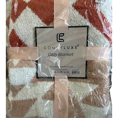 Comfyluxe Cozy Blanket • $39.99