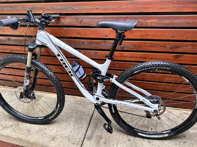 $2000 • Buy Trek Fuel Ex 8 Mountain Bike 29er - Duel Suspension - Fox Suspension 