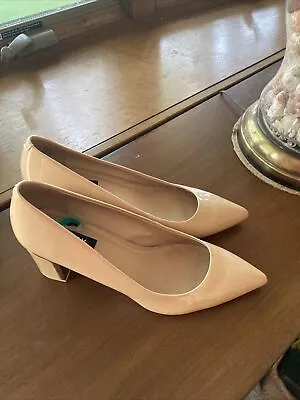 DKNY Ellie Pumps Size 8 • $23