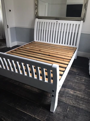£150 • Buy White Heritage Kingsize Sleigh Bed