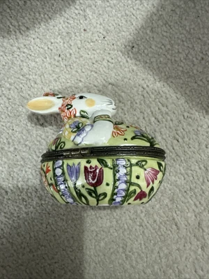 Villeroy & Boch Easter Bunny Egg Figural Trinket Box Jewelry 1748 Egg Basket • £25