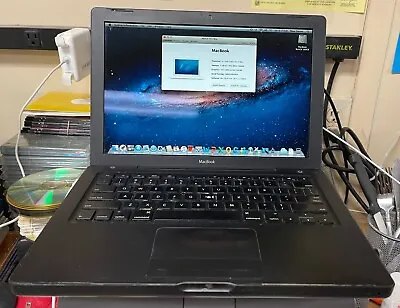 Apple MacBook BLACK 13-inch January 2008 2.2GHz Intel Core 2 Duo (MB063LL/B) • $160